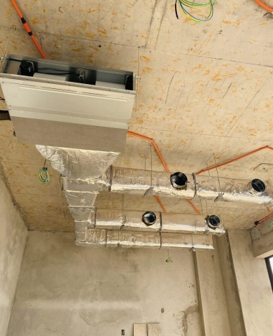 Sistema VRF DAIKIN com Evaporadora DUTO e Difusão Linear.