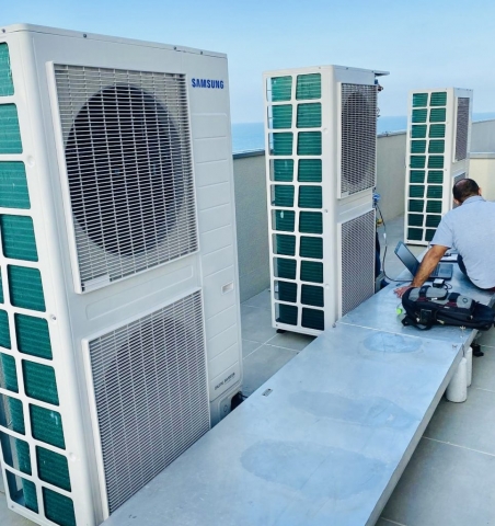 Start Up em Sistema VRF Samsung, com 05 evaporadoras e uma condensadora de 12HP.